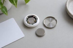 how to replace an airtag battery